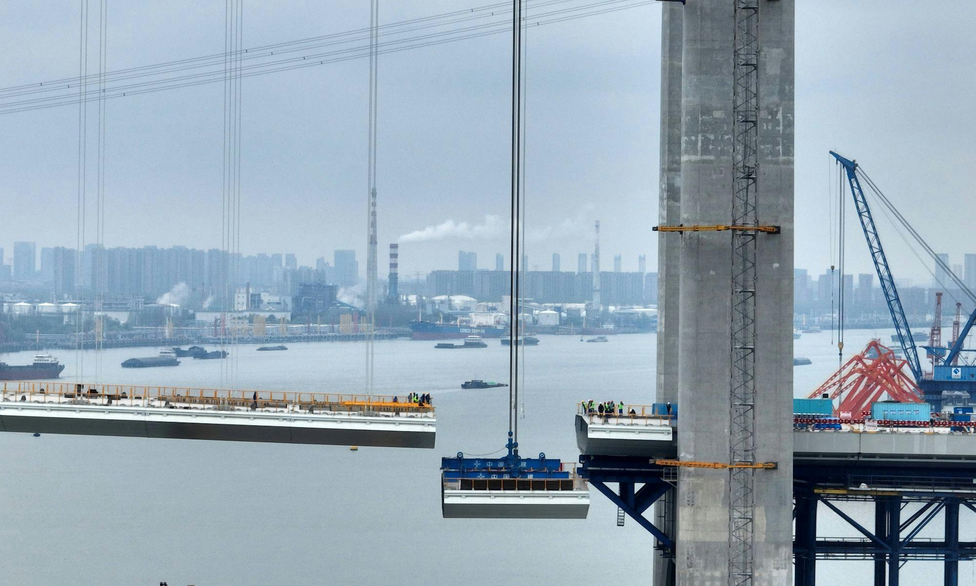 Yangzhou Wirtschaft, Hafen, Brücke, Ufer, Jangtsee, Ostchinesisches Meer, Industrie, Entwicklung: Baustelle der Longtan-Yangtze-Brücke in Yangzhou, Provinz Jiangsu, China