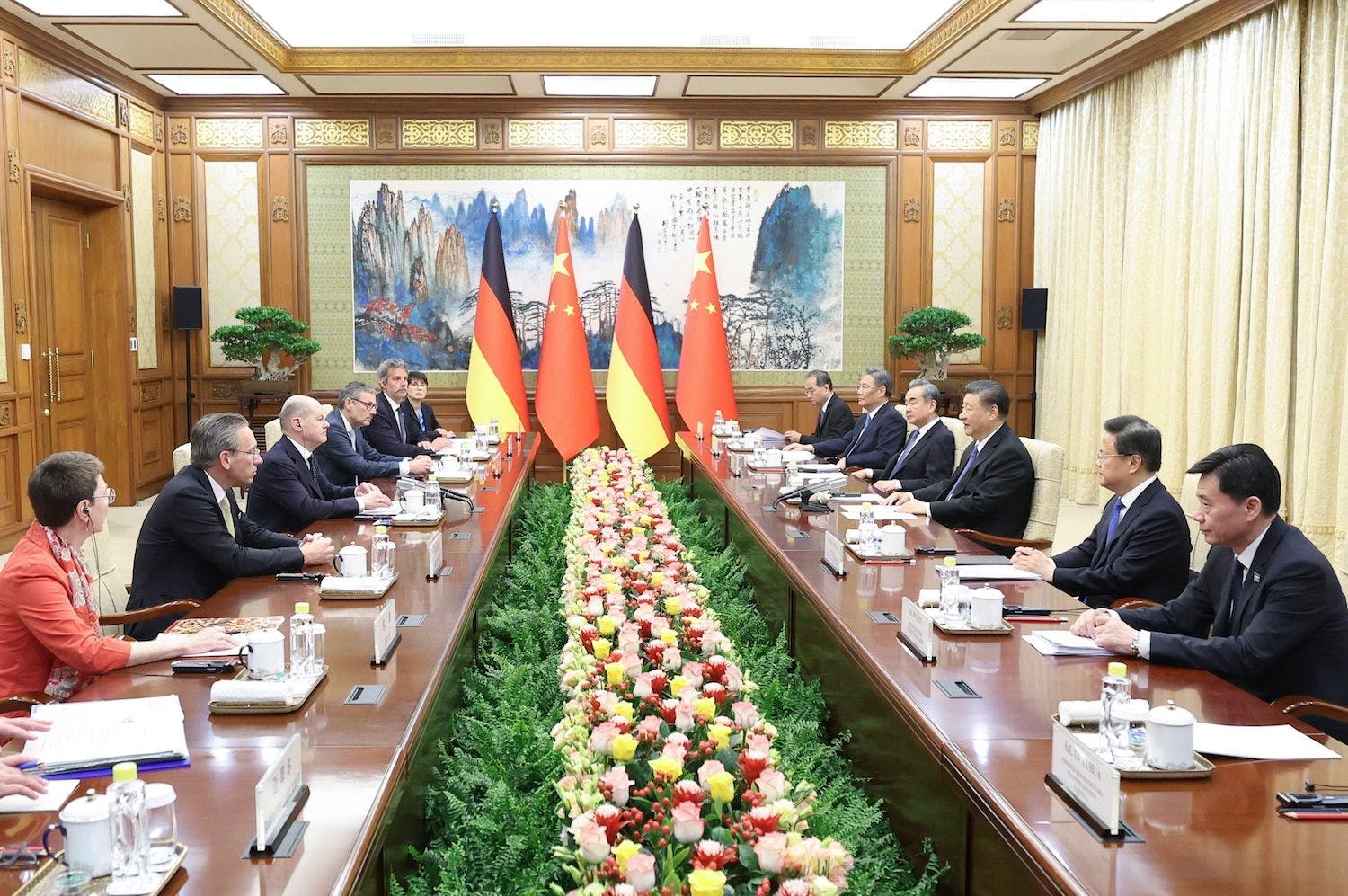China Deutschland, Kooperation, Fortschritt, Zusammenarbeit: Der chinesische Staatspräsident Xi Jinping trifft den deutschen Bundeskanzler Olaf Scholz im Diaoyutai State Guesthouse in der chinesischen Hauptstadt Peking