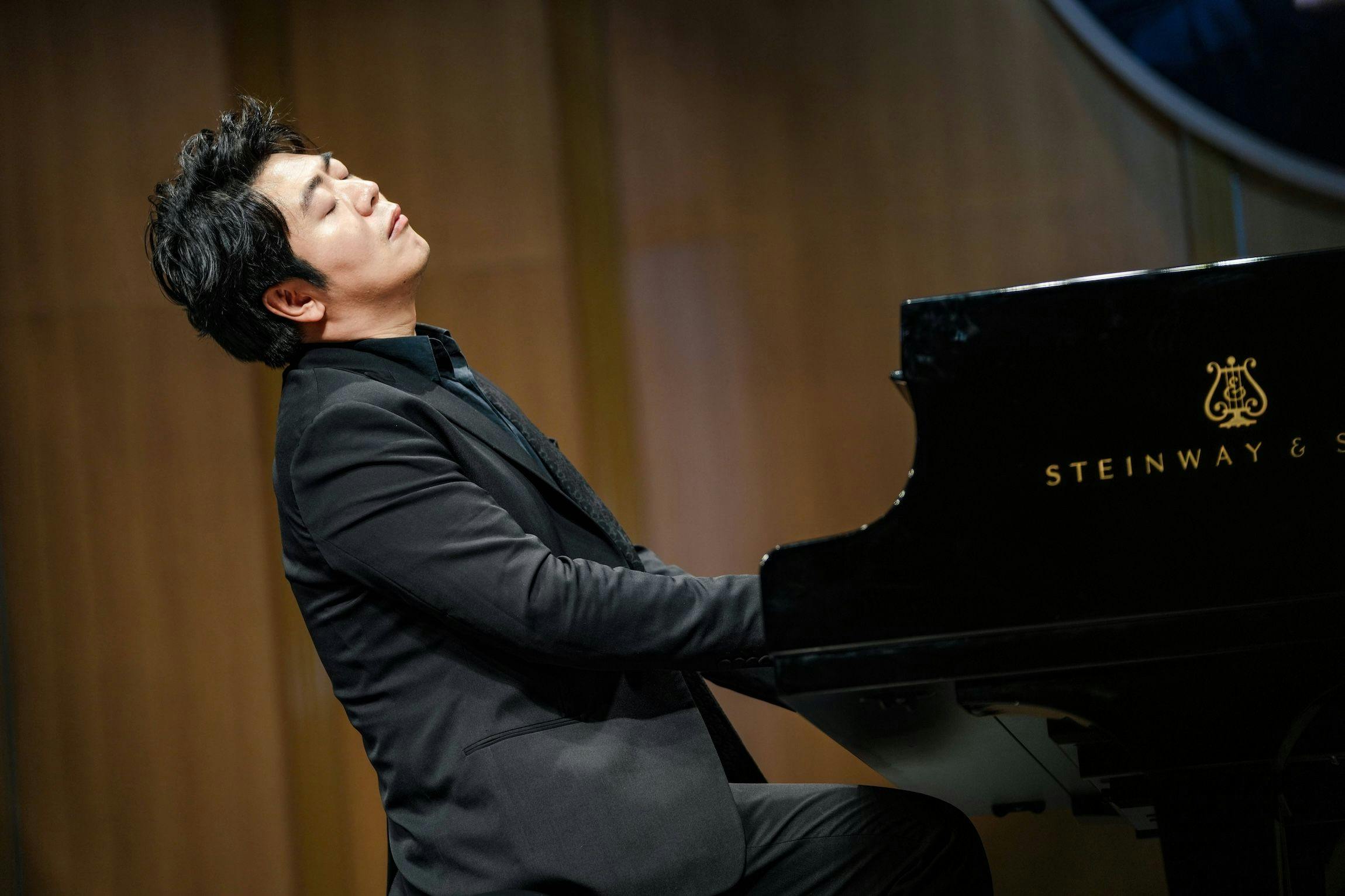 Chinese Culture: Pianist Lang Lang plays piano