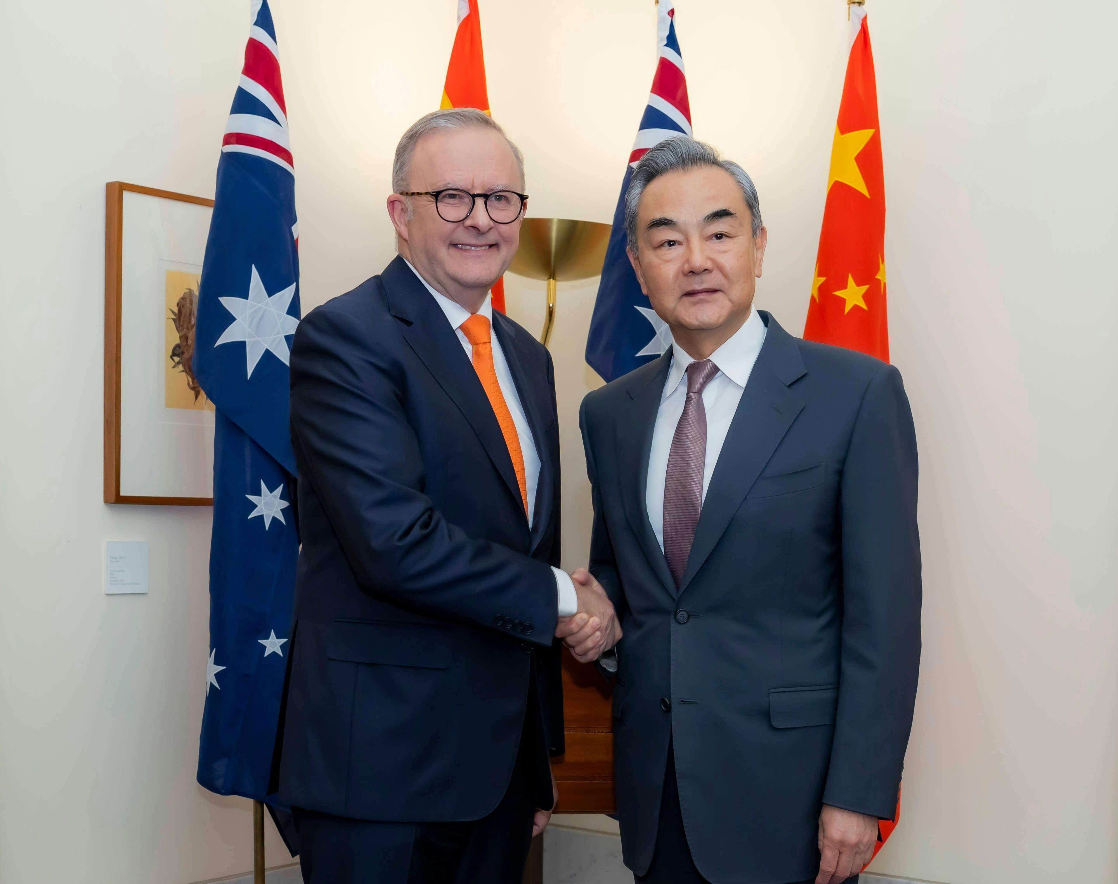 Der australische Premierminister Anthony Albanese trifft den chinesischen Außenminister Wang Yi in Canberra, Australien