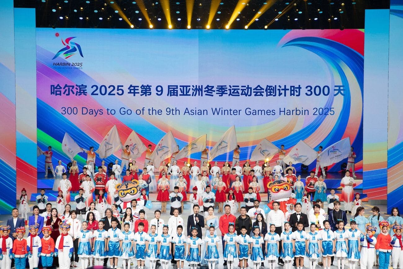 China Wirtschaft, Tourismus, Reise, Ausflugsziel, Sport, Sportveranstaltung, Wintersport: Das Foto vom 13. April 2024 zeigt die Zeremonie, die 300 Tage vor den 9. Asiatischen Winterspielen 2025 in Harbin stattfindet