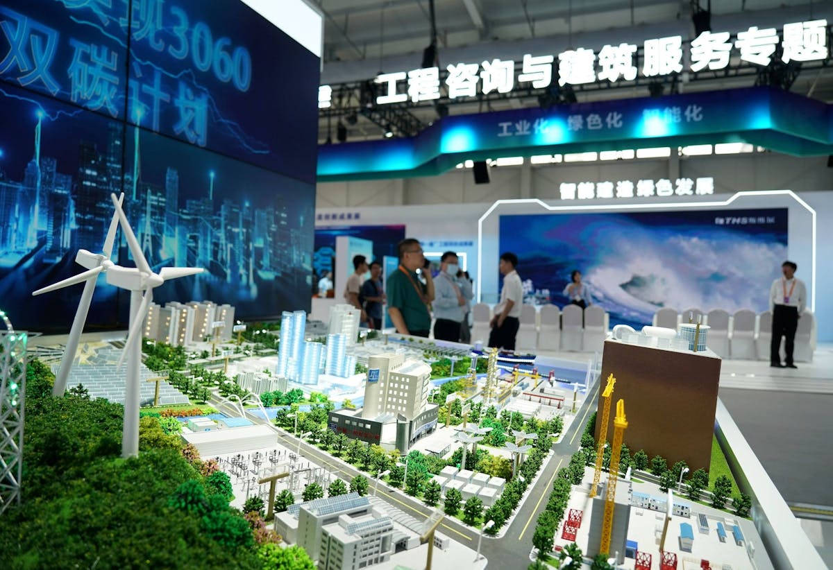 Erneuerbare Energien China: ein Messestand zum Thema städtische Energie auf der Ausstellung für Umweltdienstleistungen auf der China International Fair for Trade in Services (CIFTIS) 2023 in der chinesischen Hauptstadt Peking.