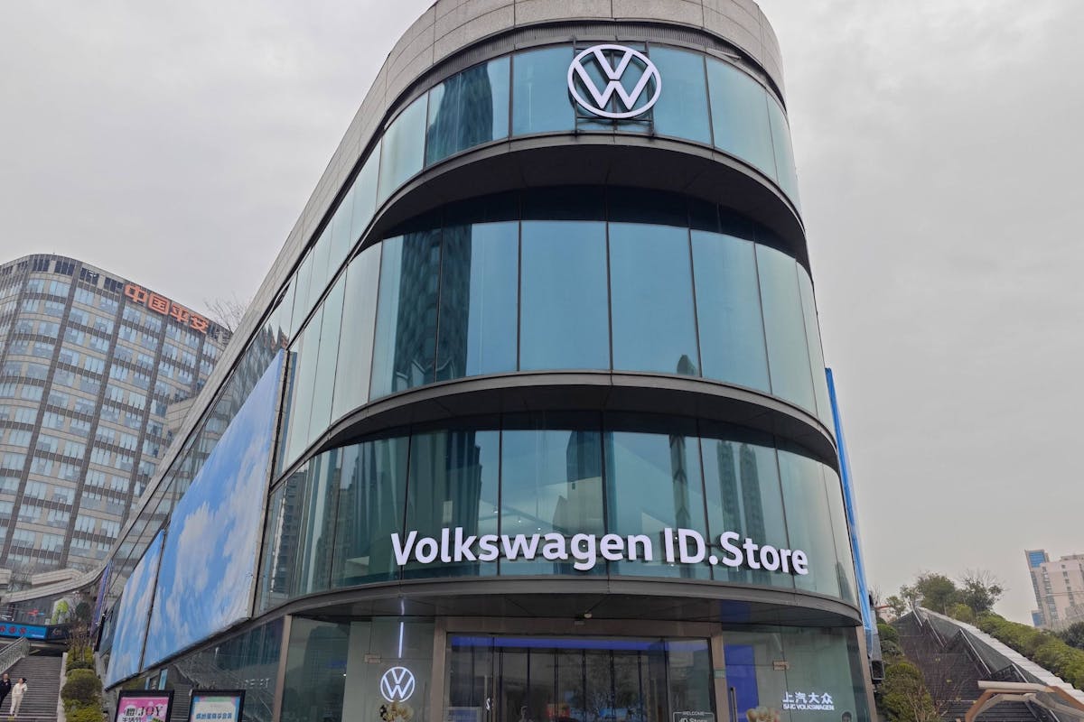 China Nachrichten News Aktuell, Deutsche Firmen und Automobilhersteller in China, Elektroautos: Ein Volkswagen ID Store in Shanghai