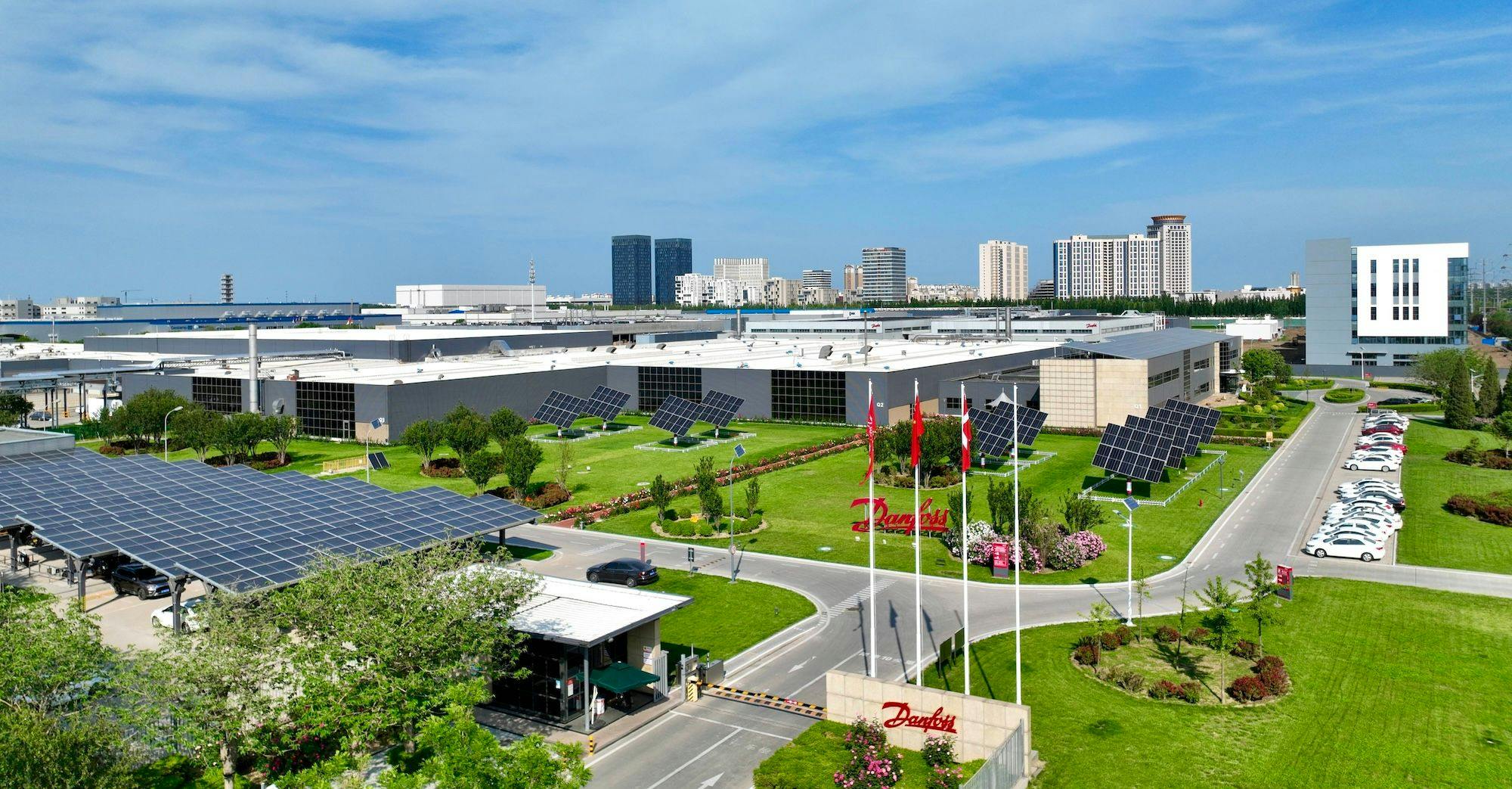 China Wirtschaft, Industrie, Wirtschaftswachstum, stabil, ausländische Investoren: Ein Drohnenfoto zeigt die Fabrik von Danfoss, einem führenden Unternehmen für Energieeffizienzlösungen, in der nordchinesischen Stadt Tianjin.