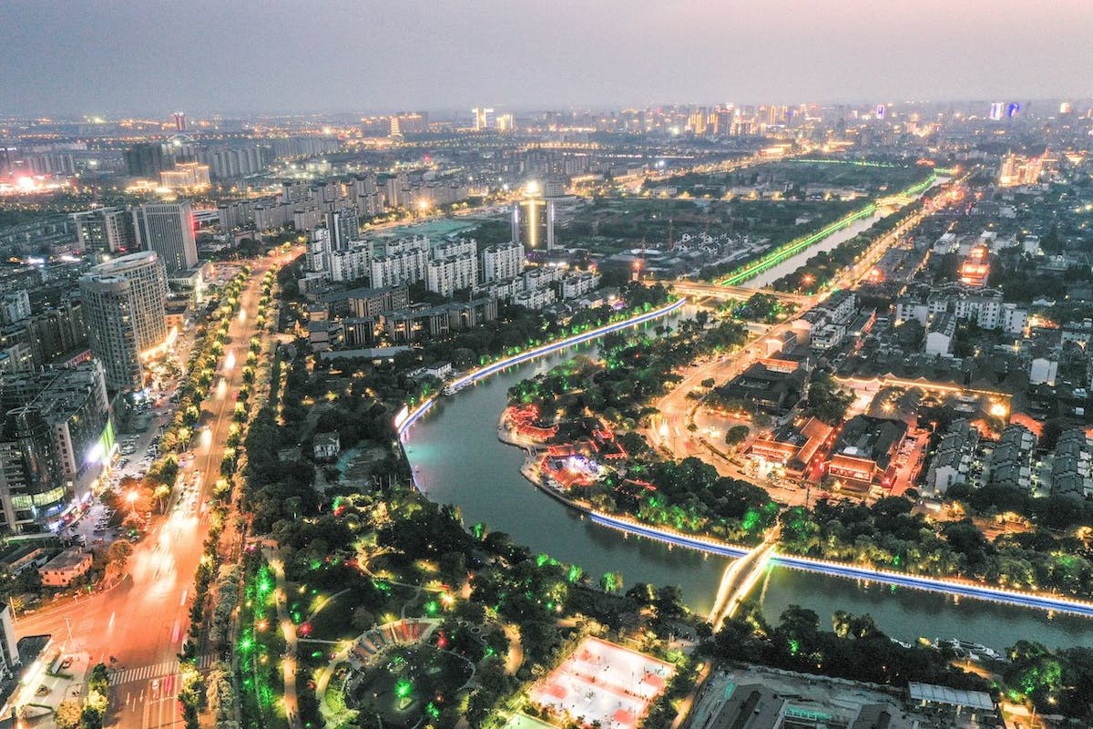 China Städte, Insights, Kultur, Reisen, hidden gems: Nachtansicht des Großen Kanals in Yangzhou in der ostchinesischen Provinz Jiangsu. 