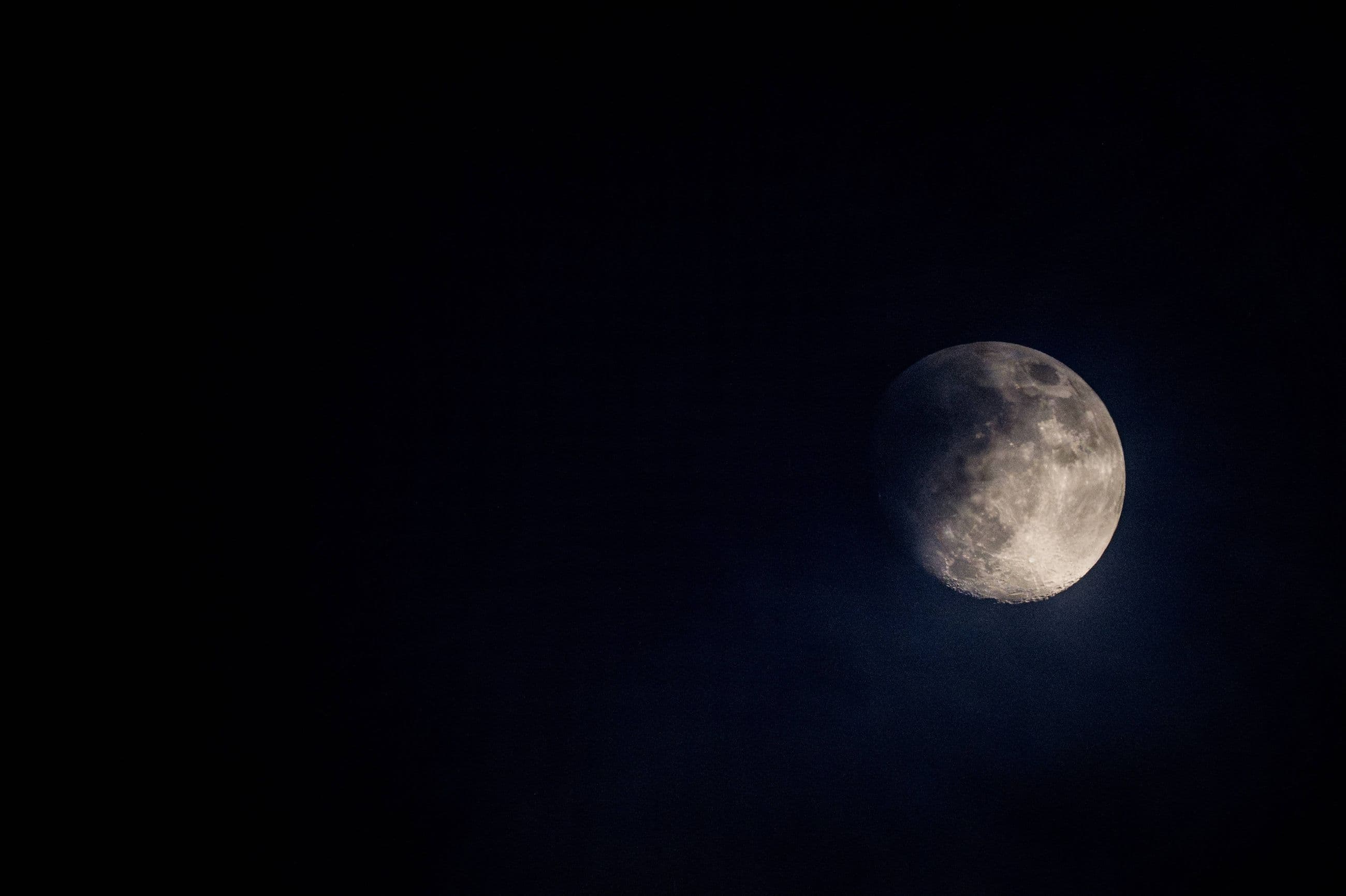 China Wissenschaft, Astronomie, Kultur, Technologie, Technik: Das Bild zeigt eine Aufnahme des Mondes vor schwarzem Himmel