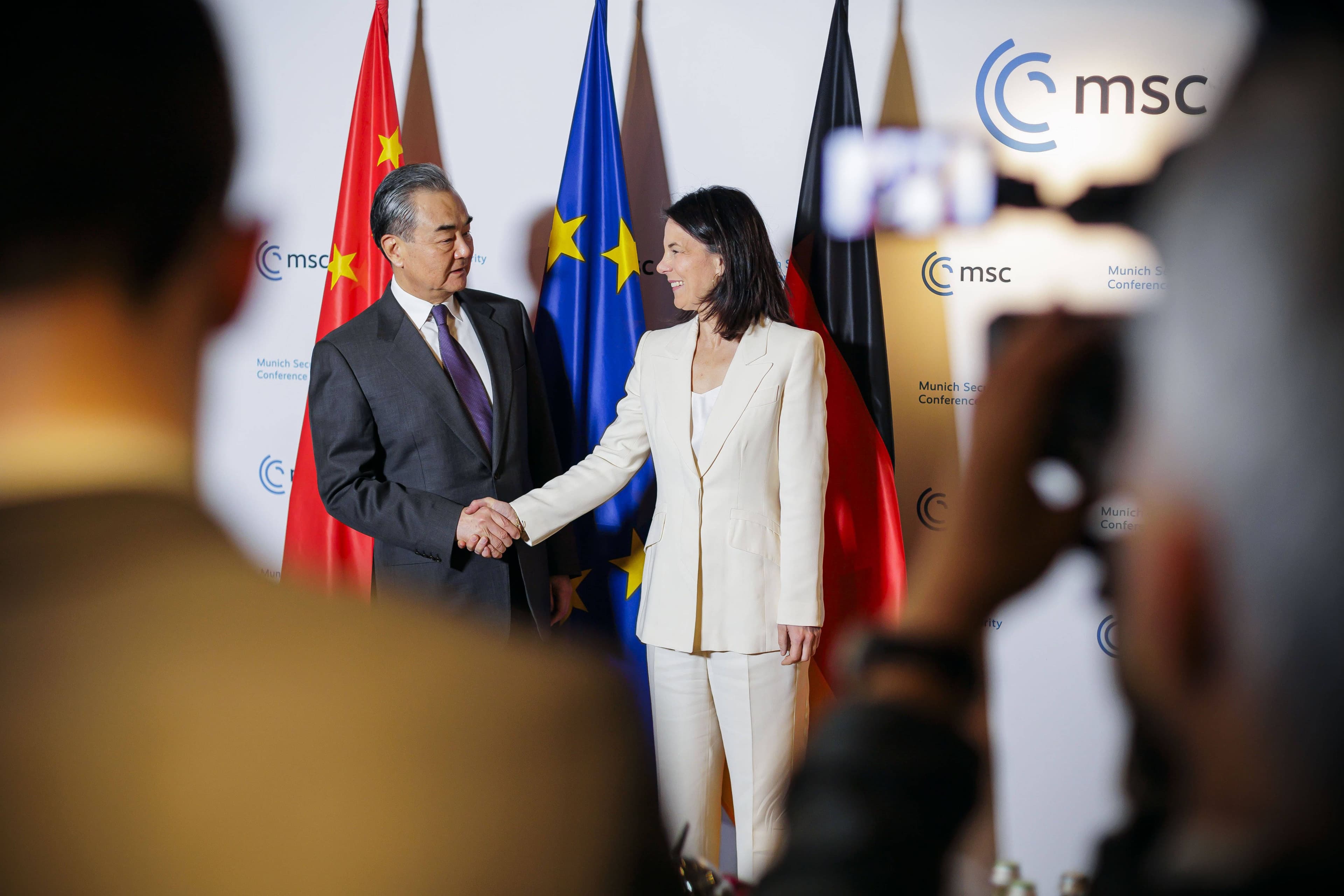 60. Muenchner Sicherheitskonferenz. Annalena Baerbock (Buendnis 90/Die Gruenen), Bundesaussenministerin, trifft den Aussenminister von China, Wang Yi. Muenchen, 17.02.2024. Fotografiert im Auftrag des Auswaertigen Amtes Muenchen Deutschland