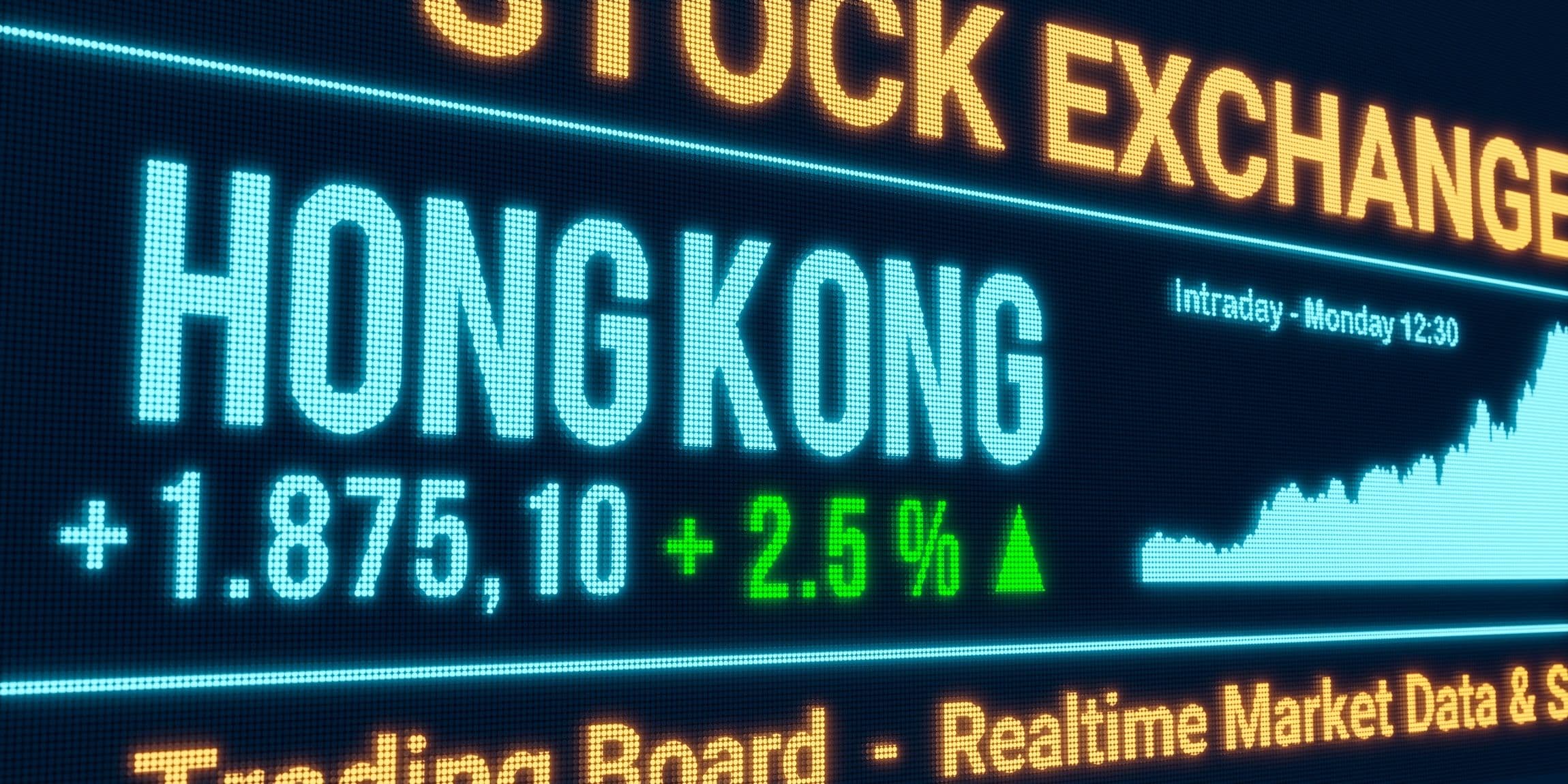 Chinesische Aktien: Hongkong, Aktienmarkt im Aufwind. Positive Börsendaten, steigender Chart auf dem Bildschirm