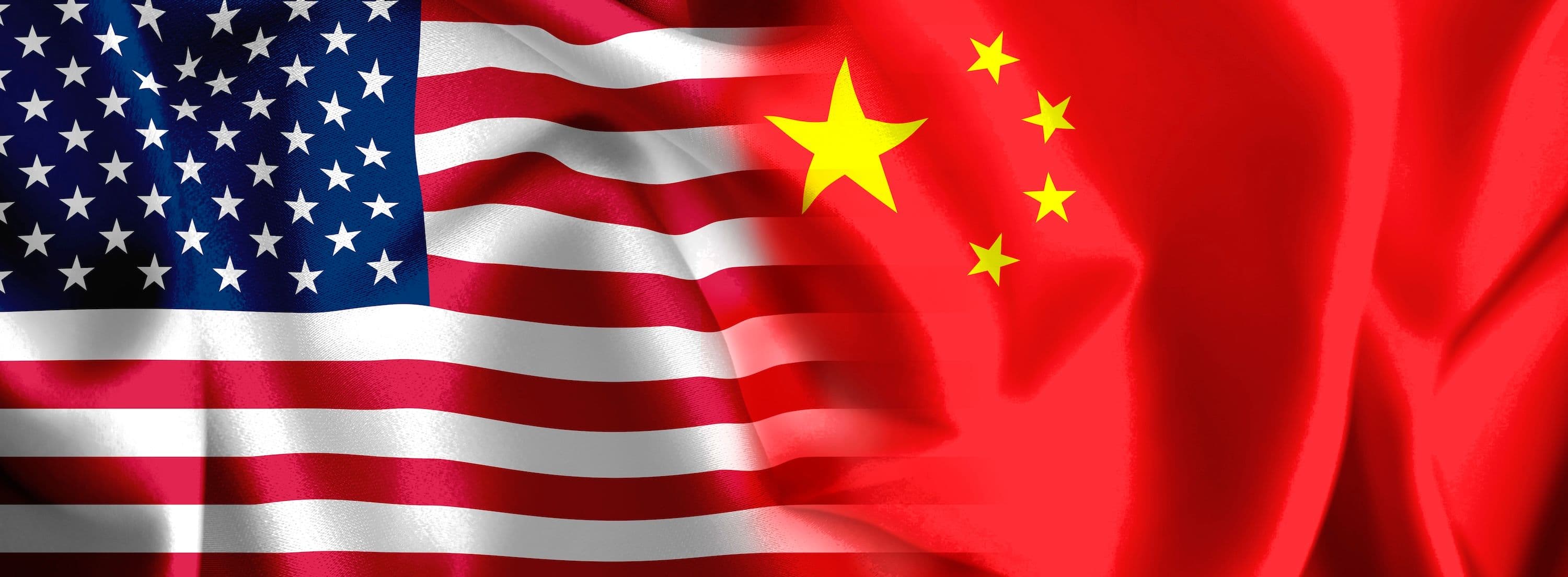 China Politics: Flaggen der USA und China verschmelzen