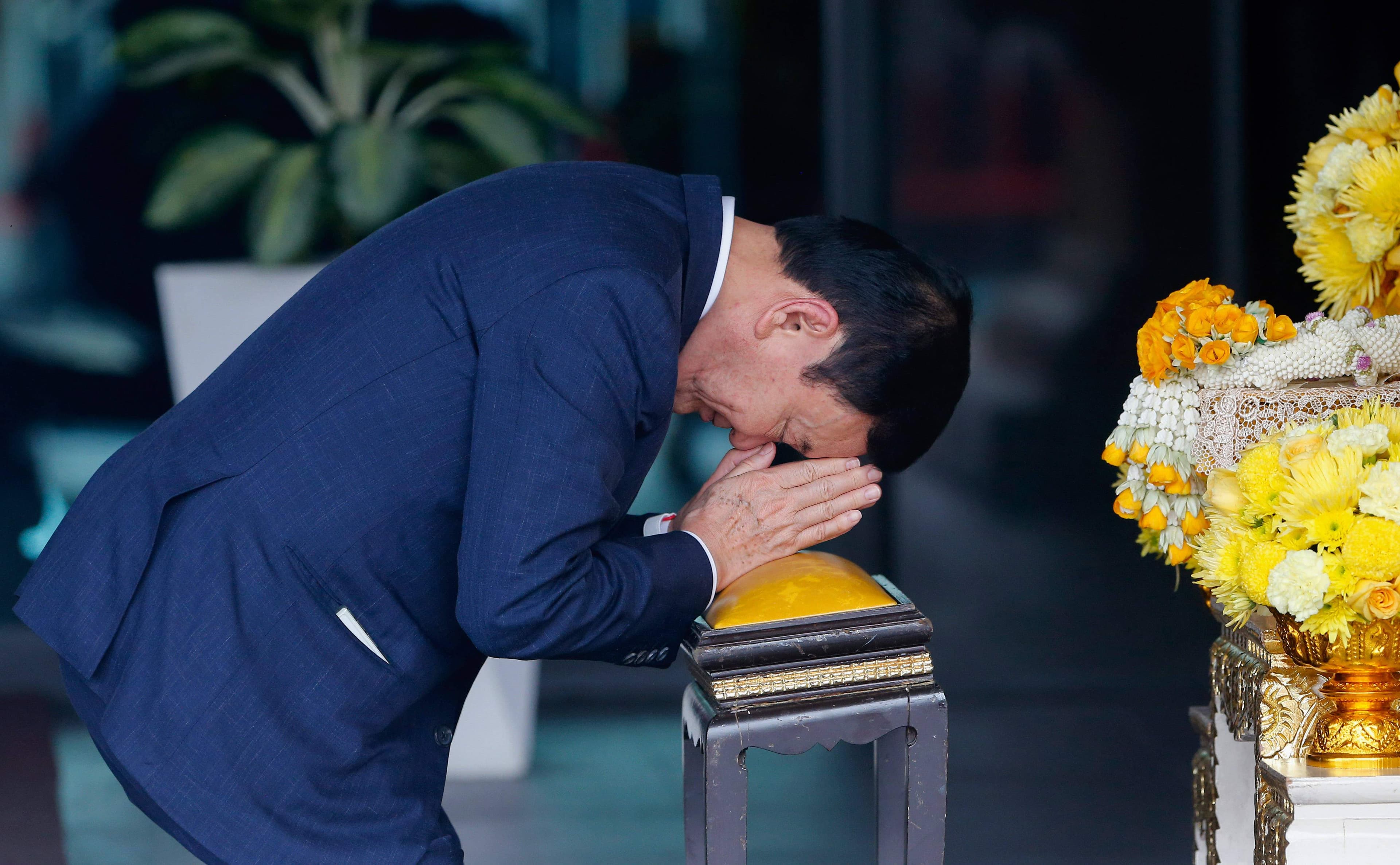 Der inhaftierte ehemalige thailändische Premierminister Thaksin wird auf Bewährung entlassen