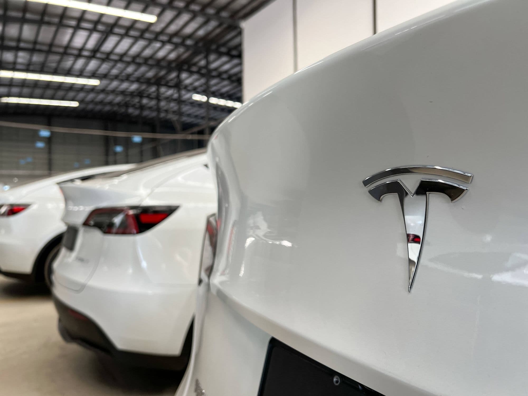 E-Mobilität, China E-Autos, Automarkt, E-Auto Markt, China Wirtschaft: Neue Tesla-Elektrofahrzeuge im Tesla-Auslieferungszentrum in Zhengzhou, Provinz Henan, China