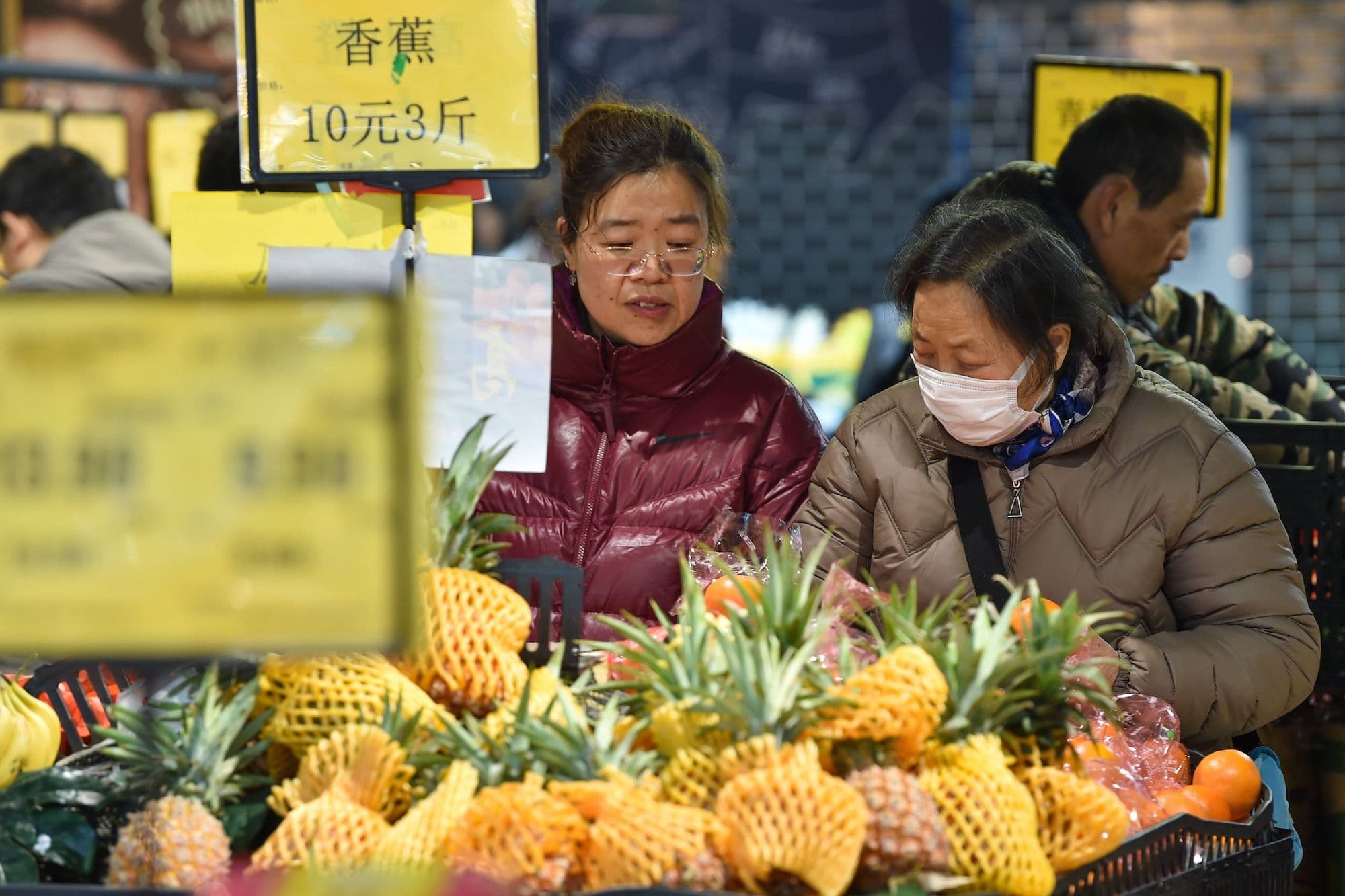 China CPI, China Preise, China Wirtschaft: Bürger kaufen in einem Supermarkt in Nanjing in der ostchinesischen Provinz Jiangsu ein, am 9. März 2024.
