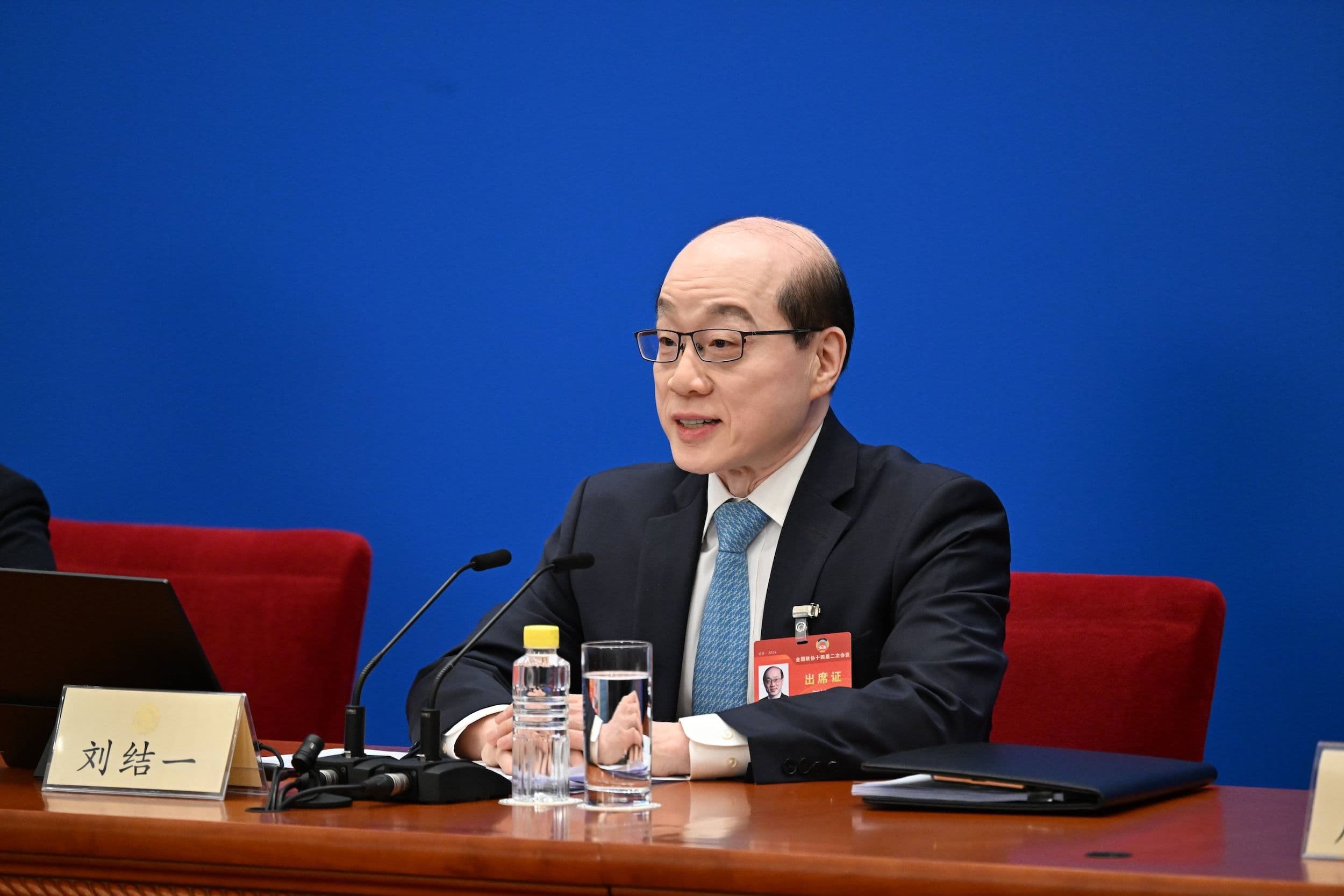 Liu Jieyi, Sprecher der zweiten Sitzung des Nationalen Ausschusses der 14. Politischen Konsultativkonferenz des chinesischen Volkes (CPPCC), nimmt an einer Pressekonferenz in der Großen Halle des Volkes in Peking, der Hauptstadt Chinas, teil