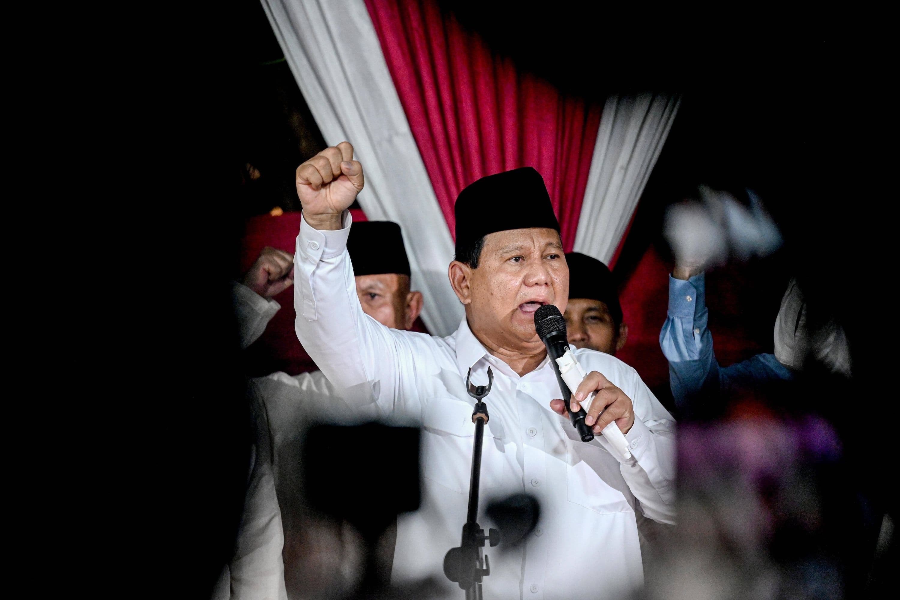 Prabowo Subianto spricht bei einem Treffen mit den Medien in Jakarta, Indonesien. Prabowo Subianto und Gibran Rakabuming Raka, Präsidentschafts- und Vizepräsidentschaftskandidaten, haben die Präsidentschaftswahlen 2024 in Indonesien gewonnen
