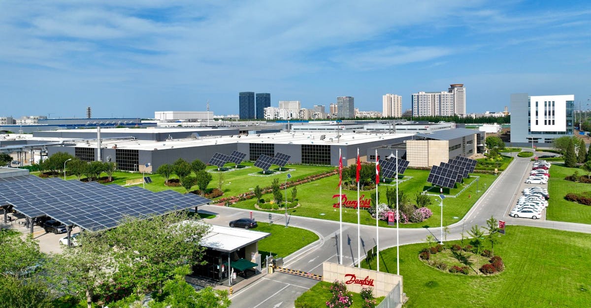 China Wirtschaft, Industrie, Wirtschaftswachstum, stabil, ausländische Investoren: Ein Drohnenfoto zeigt die Fabrik von Danfoss, einem führenden Unternehmen für Energieeffizienzlösungen, in der nordchinesischen Stadt Tianjin.